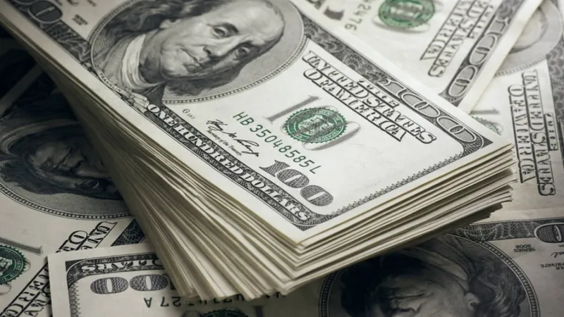 Нацбанк продал на рынке $162,5 млн, чтобы удержать курс сома