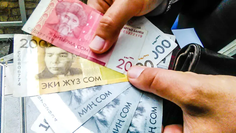 Нацбанк продал рекордные $222,5 млн для поддержки валютного рынка