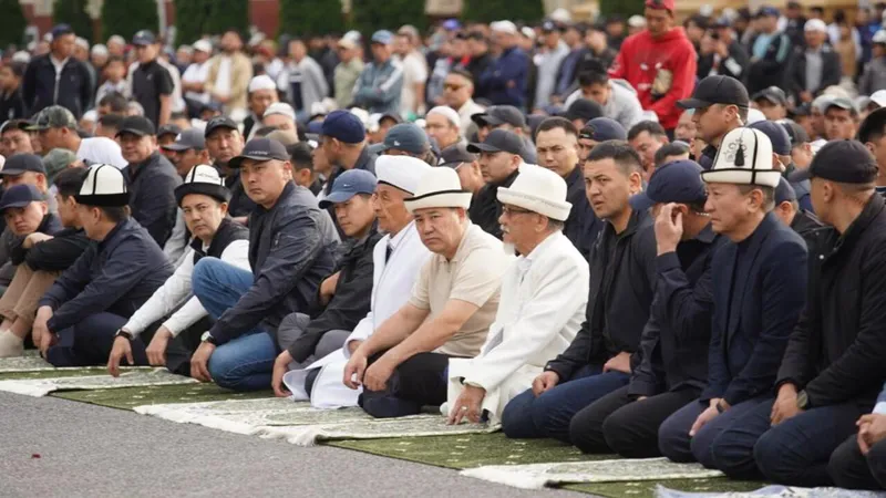 В Бишкеке на Старой площади прошёл праздничный Айт-намаз