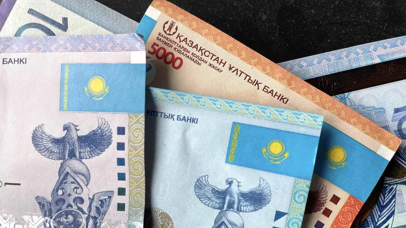 Курсы валют на 14 сентября: тенге и рубль продолжают расти
