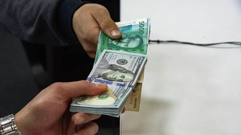 Курсы валют на 21 сентября: рубль и тенге отступили, юань обновил рекорд